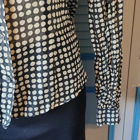 Isaac Mizrahi Black & White Button Down Top - Picture 9 of 14